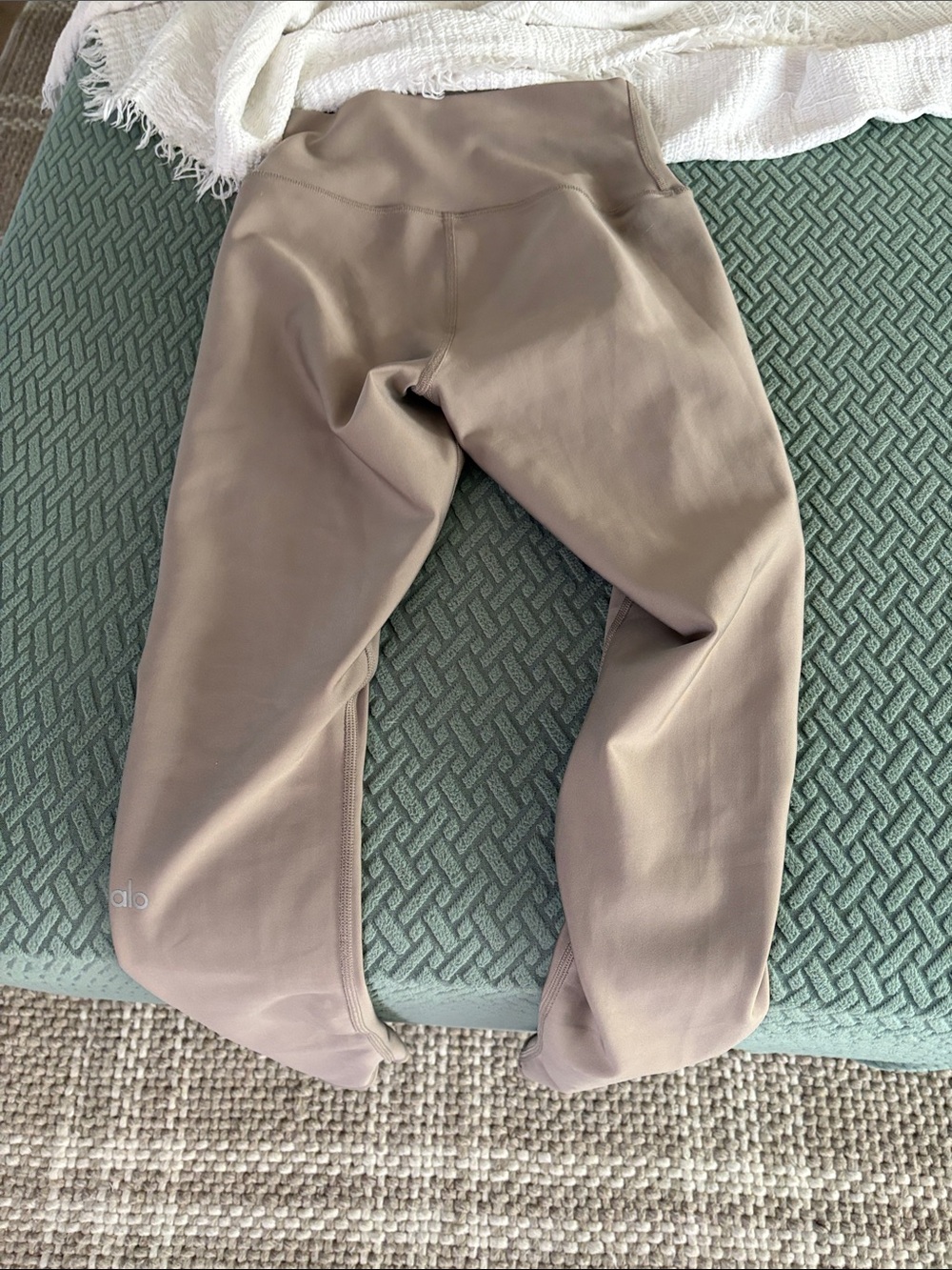 ALO Yoga High-Rise Leggings in Beige Taupe - Picture 3 of 4